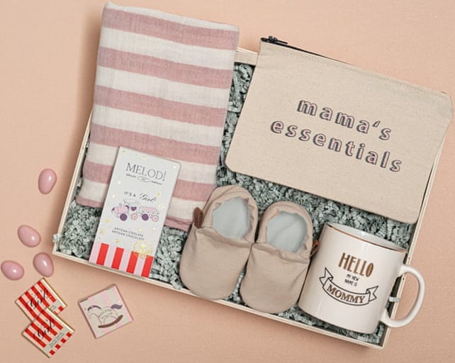 Anneye Kız Bebek Hediye Kutusu