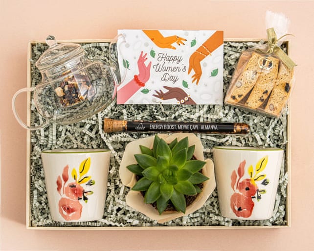 Floral Çay Kadınlar Günü Hediye Kutusu