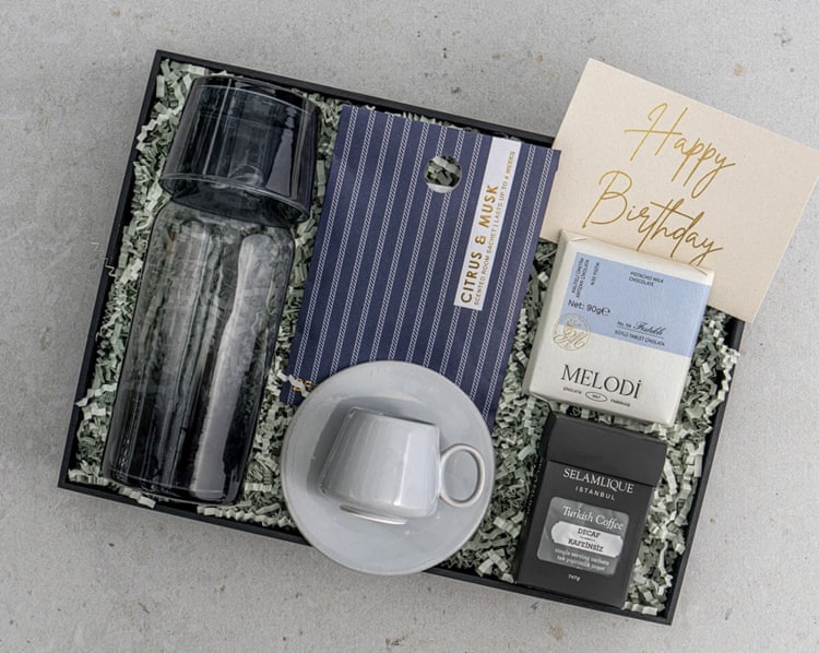 Gri Laci Doğum Günü Hediye Kutusu