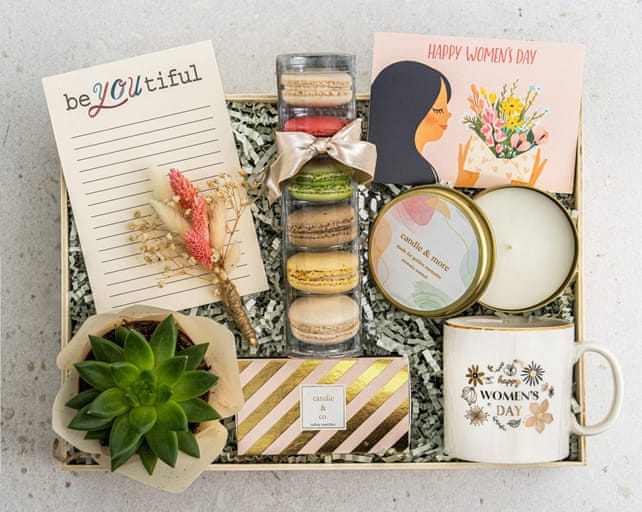 Kadınlar Günü Sürprizi Hediye Kutusu
