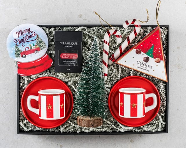 Kırmızı Beyaz Yılbaşı Hediye Kutusu