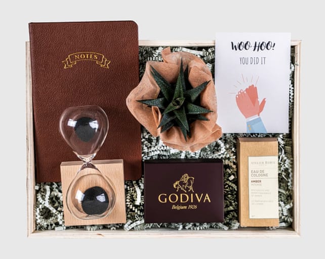 Kum Saatli Tebrik Hediye Kutusu