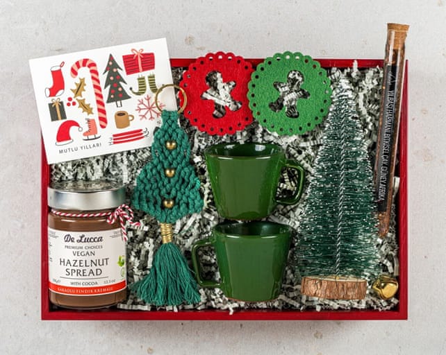 Makrome Çam Yılbaşı Hediye Kutusu