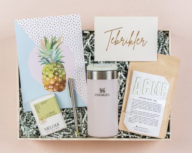 Pembe Mint Ananas Hediye Kutusu