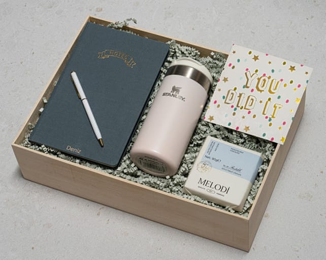 Pembe Stanley Tebrik Hediye Kutusu