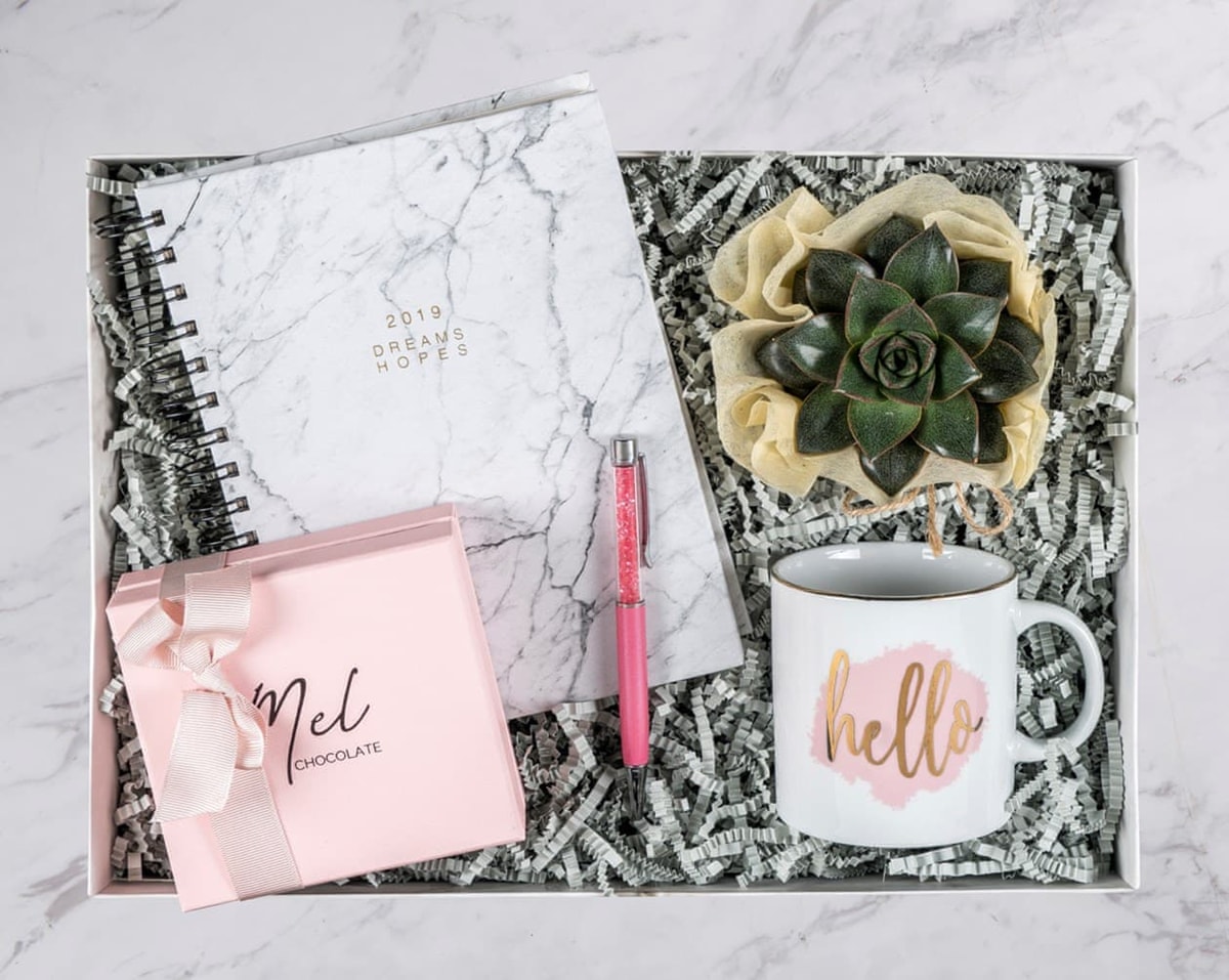 Şık Çikolata Hediye Kutusu BendenSana Şık Çikolata Hediye Kutusu BendenSana