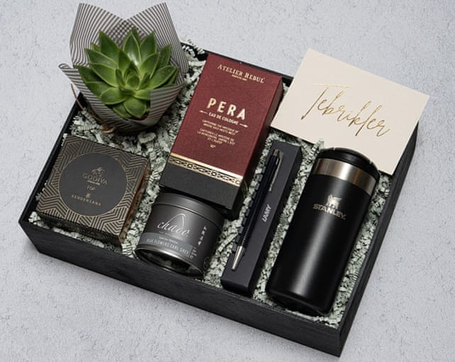 Şık Siyah Tebrik Hediye Kutusu