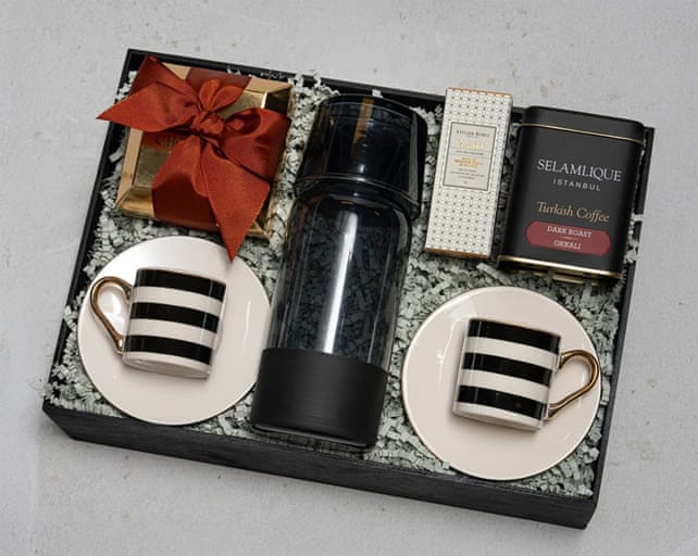 Siyah Beyaz Hediye Kutusu