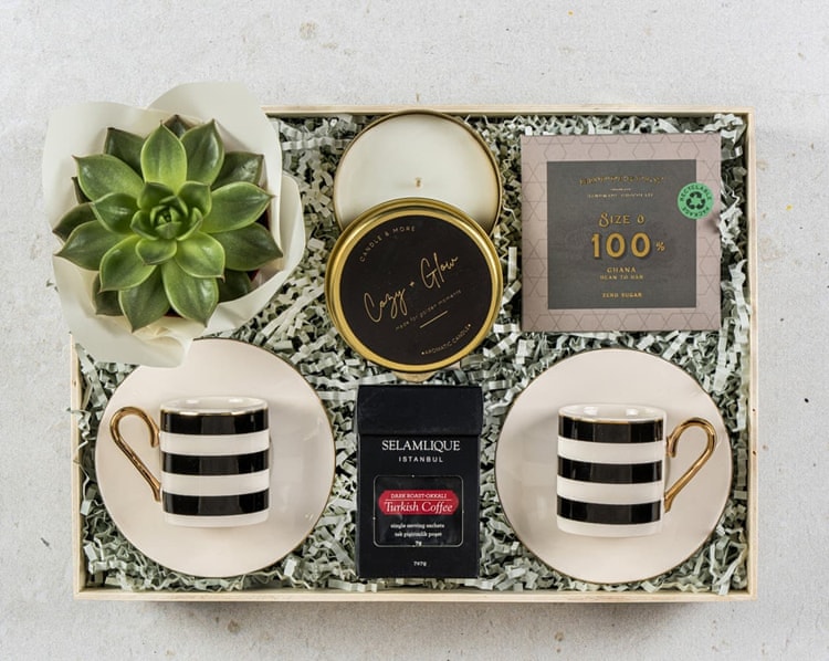 Siyah Beyaz Hediye Kutusu