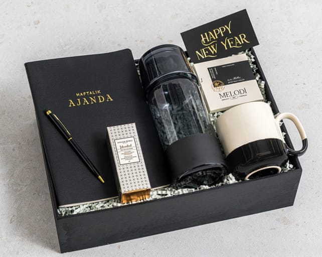 Siyah Beyaz Premium Yılbaşı Hediye Kutusu