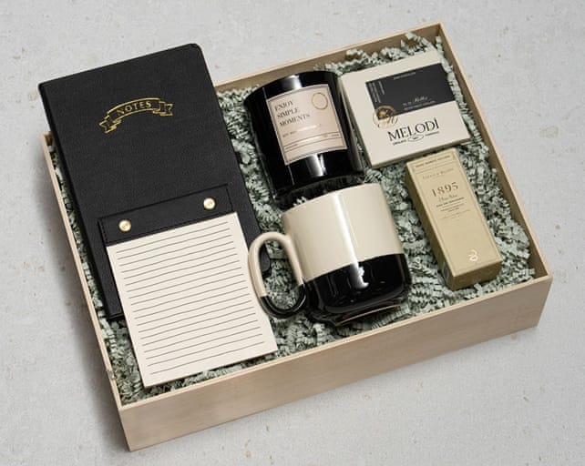 Siyah Beyaz Tebrik Hediye Kutusu