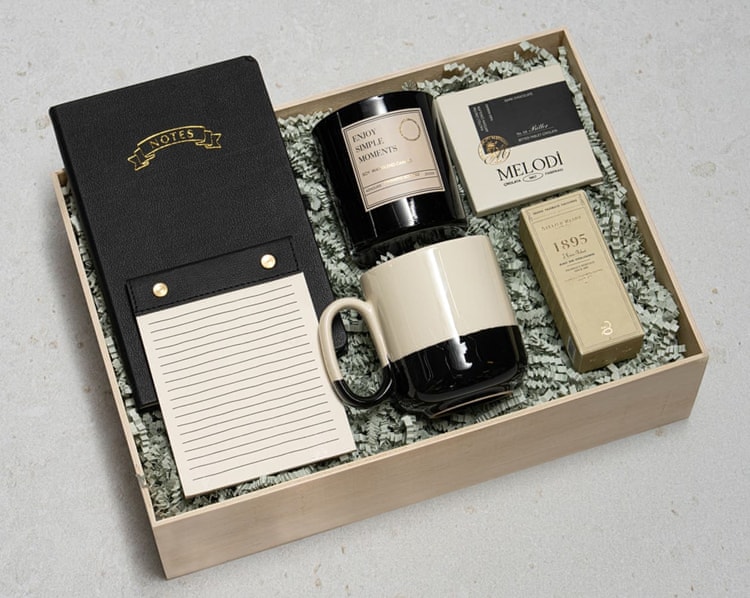 Siyah Beyaz Tebrik Hediye Kutusu