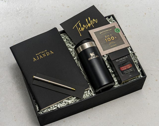 Siyah Sürpriz Hediye Kutusu