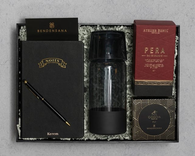 Siyahlı Peralı Hediye Kutusu