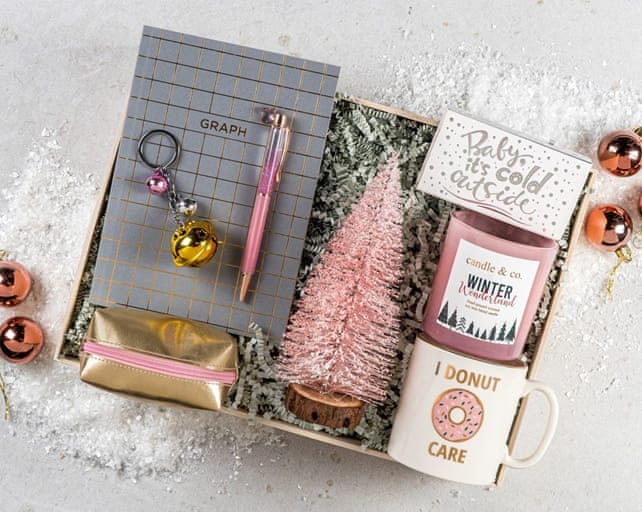 Soft Pink Yılbaşı Hediye Kutusu