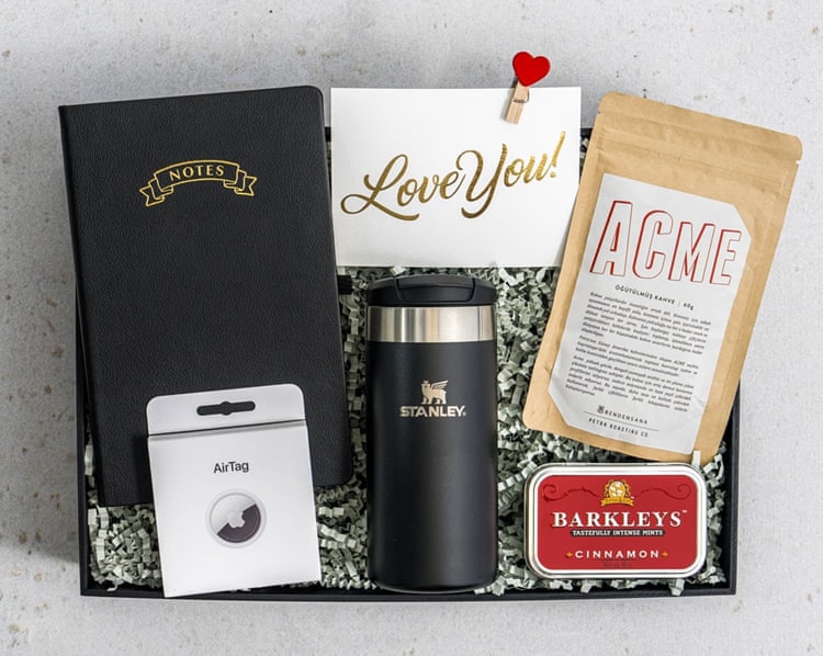Stanley & AirTag Sevgililer Günü Hediye Kutusu