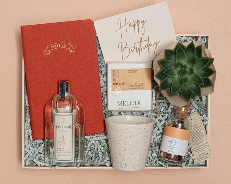 Turuncu Doğum Günü Hediye Kutusu